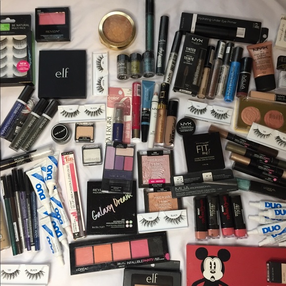 Mystery Makeup Bundle ⨠- Picture 7 of 8